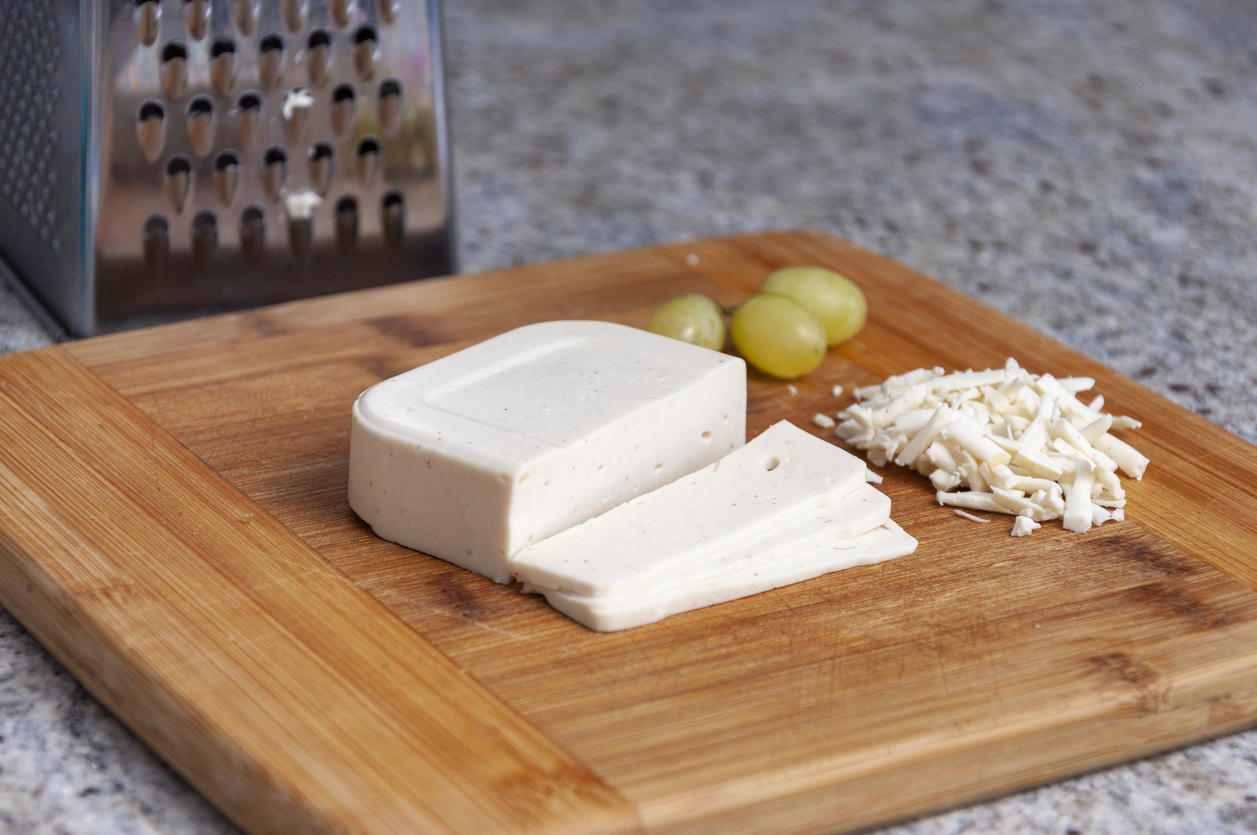 vegan mozzarella, grated and sliced